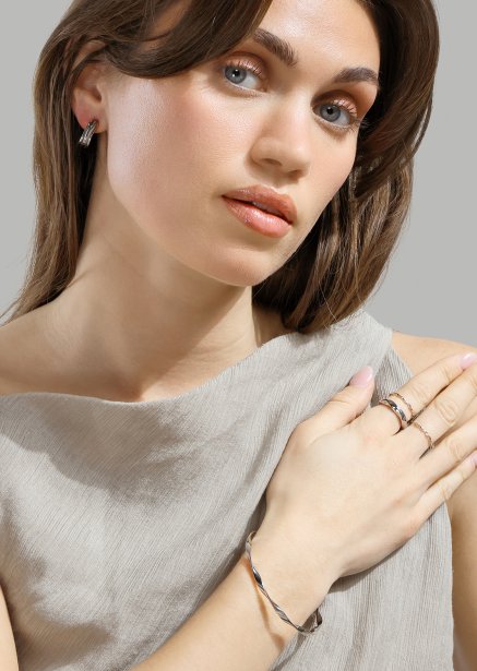 Ring Twist Whisper- Silver Plated