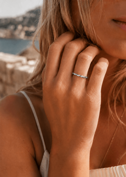 Ring Twist Whisper- Silver Plated